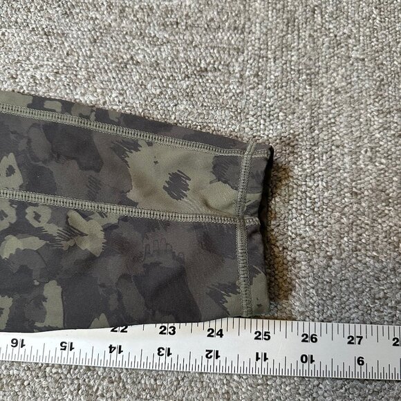 Vuori Stride Camo Floral Flower Leggings Oregano Green Size Est X-Small - Yoga - Picture 5 of 6